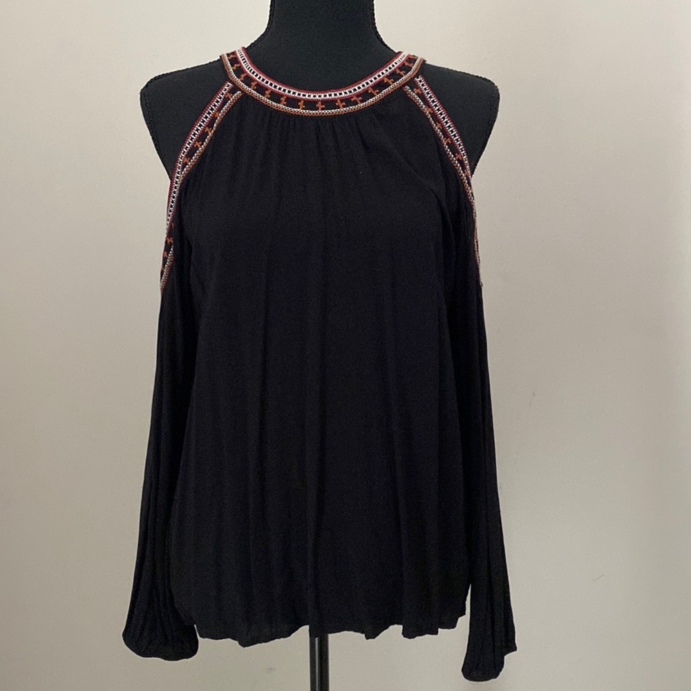 Express Womens Black Geometric Embroidered Trim Cold Shoulder Rayon Blouse XS
